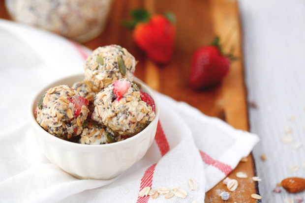 5 種材料就完成！超簡單隨身點心：草莓燕麥球_img_1