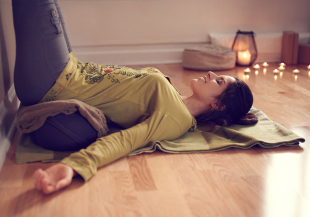 調解身心壓力的 6 種修復瑜伽_img_1