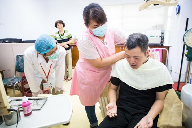 牙醫師不畏資源貧瘠,以愛融化身障者心牆_img_1