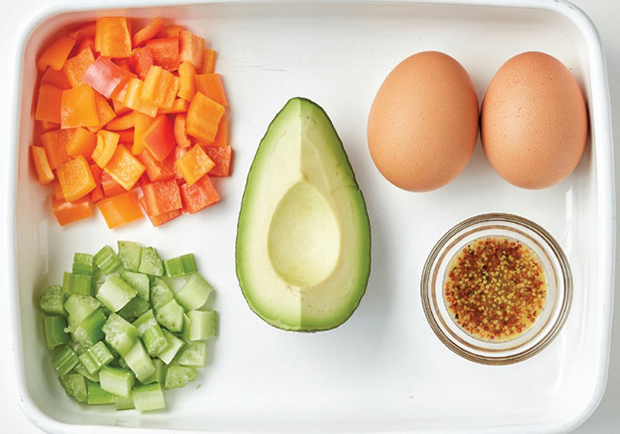 上班族減重時怎規劃飲食?晚餐就吃「雞蛋酪梨沙拉」不挨餓低卡料理_img_1