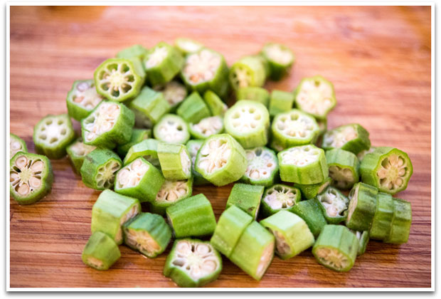 用天然勾芡就能讓肉質滑嫩:秋葵炒牛肉_img_1