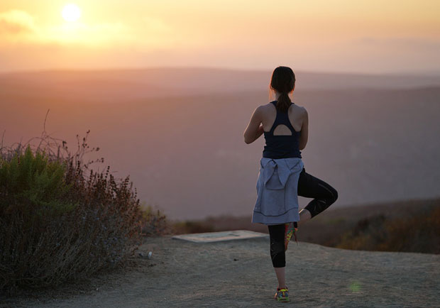 慢慢做也可以!改善關節炎疼痛的 3 種瑜伽動作_img_1