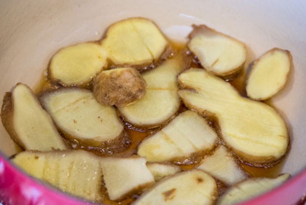 溫暖涼天中的胃:古法桂圓酒香麻油雞_img_1