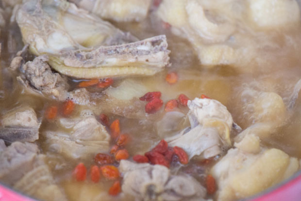 溫暖涼天中的胃:古法桂圓酒香麻油雞_img_6