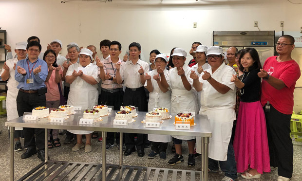 母親節前夕烘焙學員做蛋糕,獻給親人表達愛與感恩心_img_1