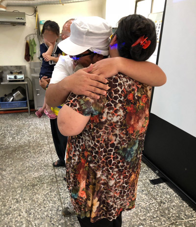 母親節前夕烘焙學員做蛋糕,獻給親人表達愛與感恩心_img_6