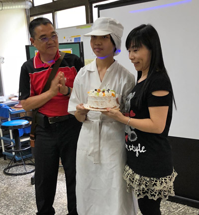 母親節前夕烘焙學員做蛋糕,獻給親人表達愛與感恩心_img_11