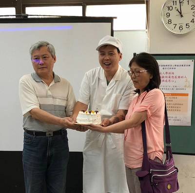 母親節前夕烘焙學員做蛋糕,獻給親人表達愛與感恩心_img_4
