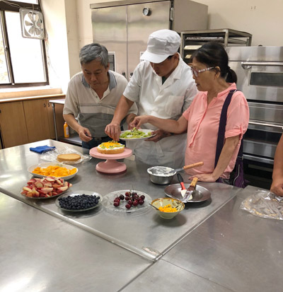 母親節前夕烘焙學員做蛋糕,獻給親人表達愛與感恩心_img_3