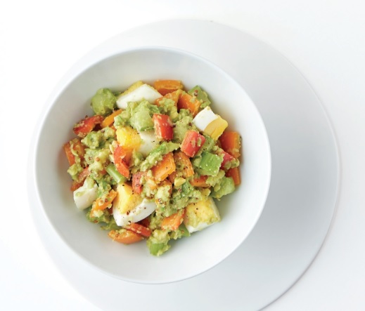 上班族減重時怎規劃飲食?晚餐就吃「雞蛋酪梨沙拉」不挨餓低卡料理_img_2