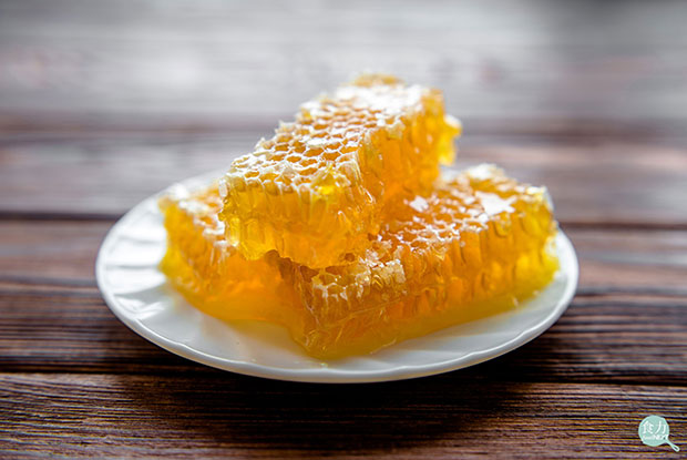 甜點上的蜂巢能不能吃?商人宣揚的療效可信嗎?_img_2