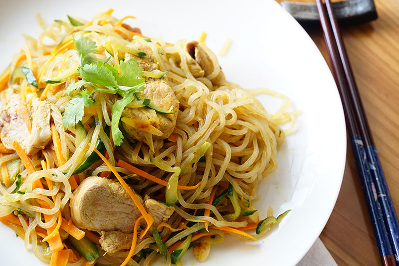 讓你吃飽又能瘦！20分鐘做出超低卡料理：豬肉咖哩蒟蒻麵_img_6