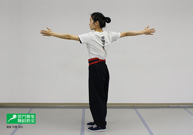 常用3C導致肩頸痠痛?一招「風輪掌」讓你開展胸背_img_3