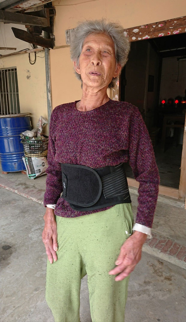 嘉義阿嬤後仰摔倒,駝背居然挺直了!醫:難以解釋_img_1