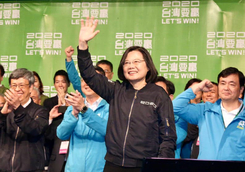 蔡英文向對岸喊話：和平、對等、民主、對話